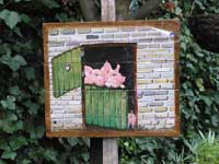 Twee varkentjes en een kleintje, tuinschilderij van Nel Faber